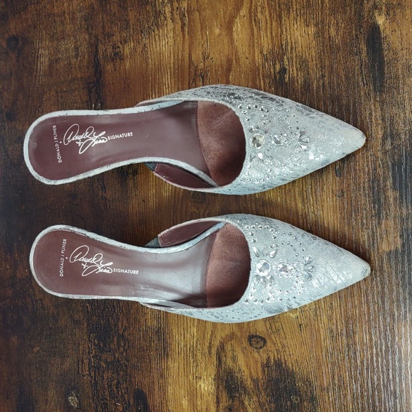 Donald & Lisa Signature by Donald J Pliner Embellished Leather Mule - Picture 3 of 12